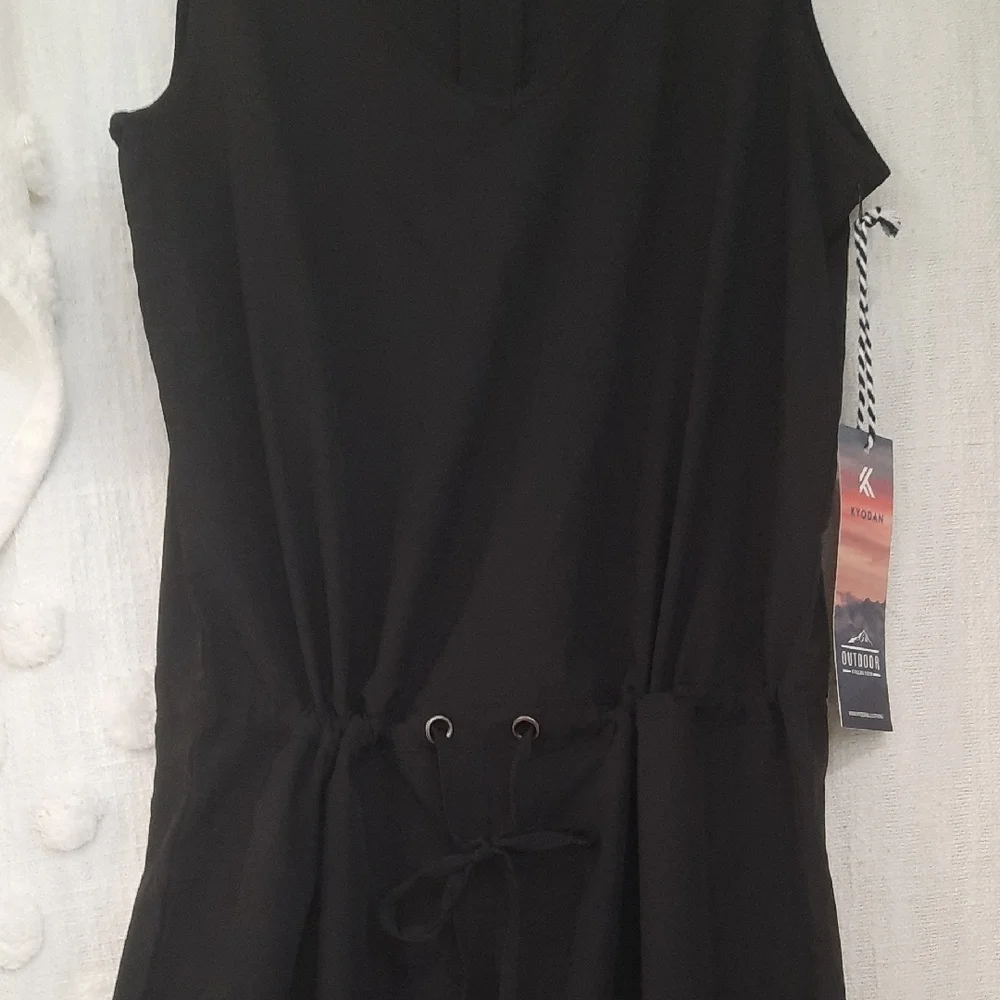 Black Sleeveless Jumpsuit - Picture 2 of 8